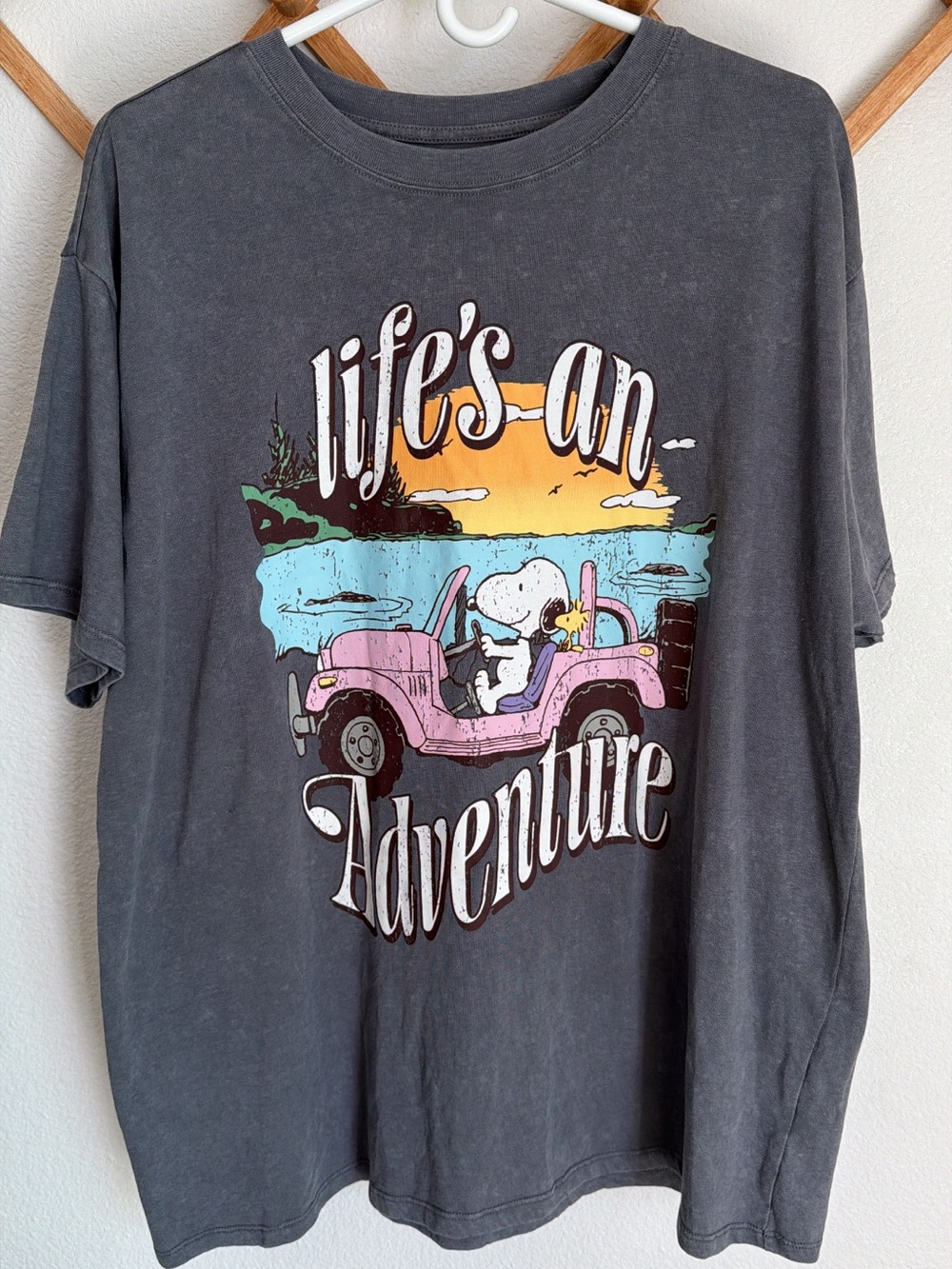 Peanuts Charcoal Tee with Pink Jeep, Snoopy, Woodstock & a Sunset - Size XXL